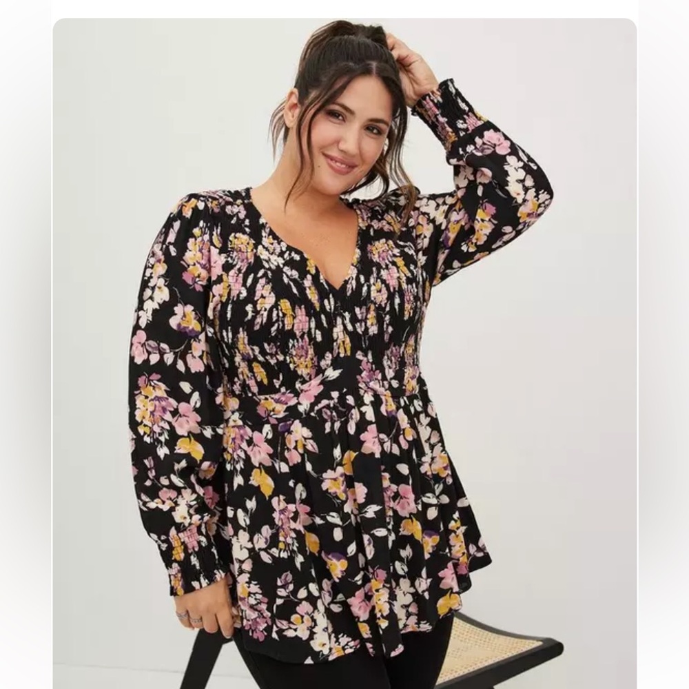 Torrid Size 1 (14/16) NWT Babydoll Crinkle Gauze Smocked Long Sleeve Top